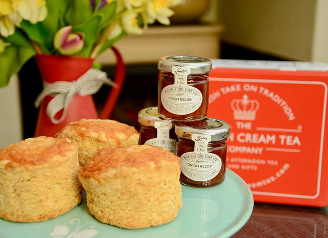 Cheese_Scone_Tuck_Tin_by_www.englishcreamtea.com.jpeg